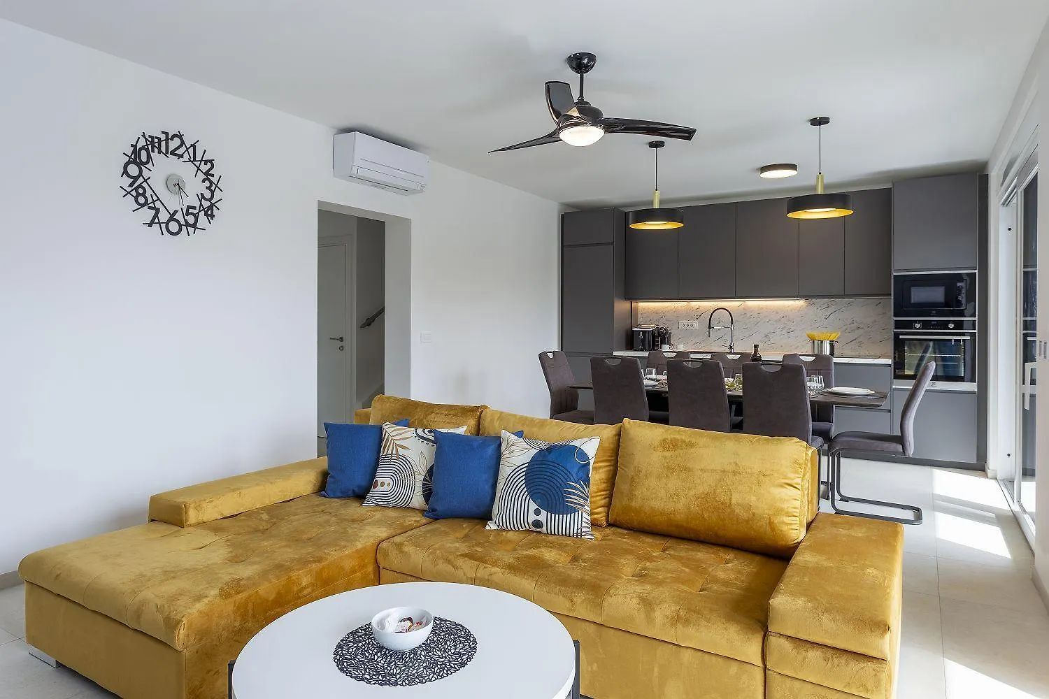Traumhaftes Apartment Nur 100 Meter Zum Strand Mit Whirlpool, Meerblick, Bbq Medulin