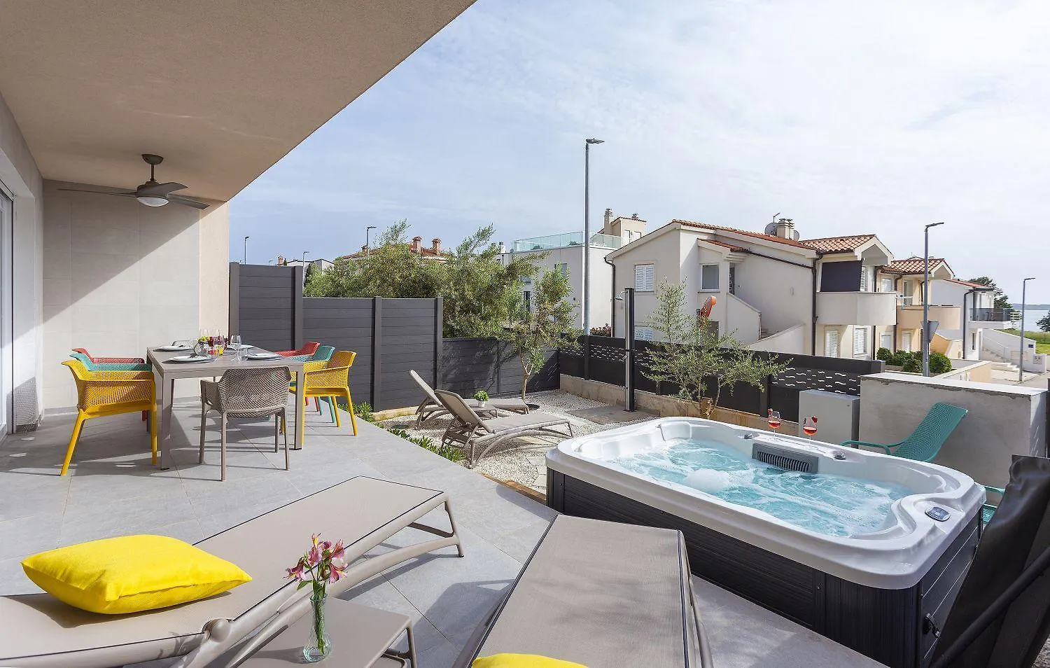 Traumhaftes Apartment Nur 100 Meter Zum Strand Mit Whirlpool, Meerblick, Bbq Medulin