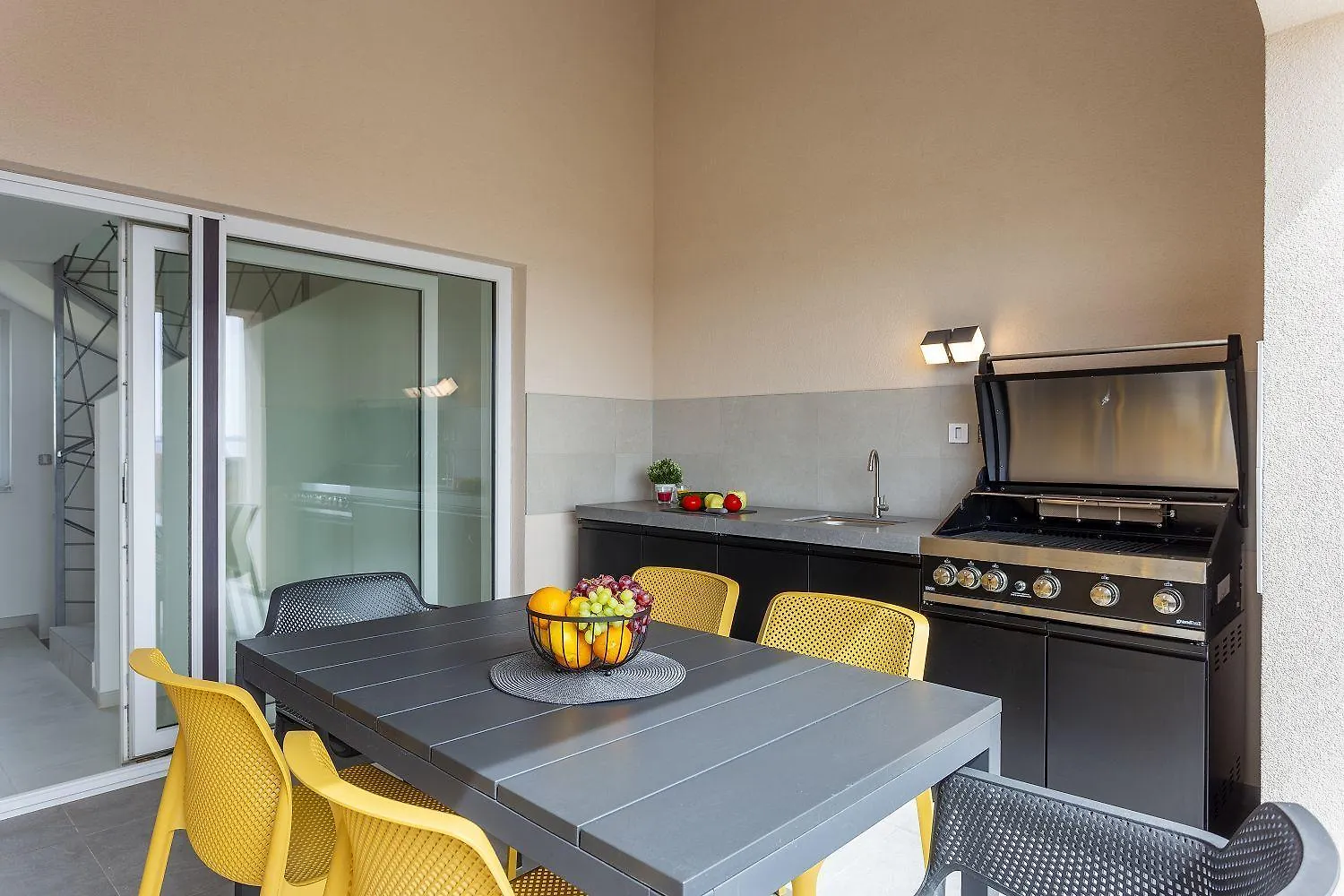 Traumhaftes Apartment Nur 100 Meter Zum Strand Mit Whirlpool, Meerblick, Bbq Medulin